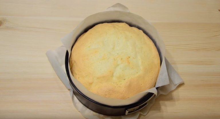 оставляем остывать бисквит
