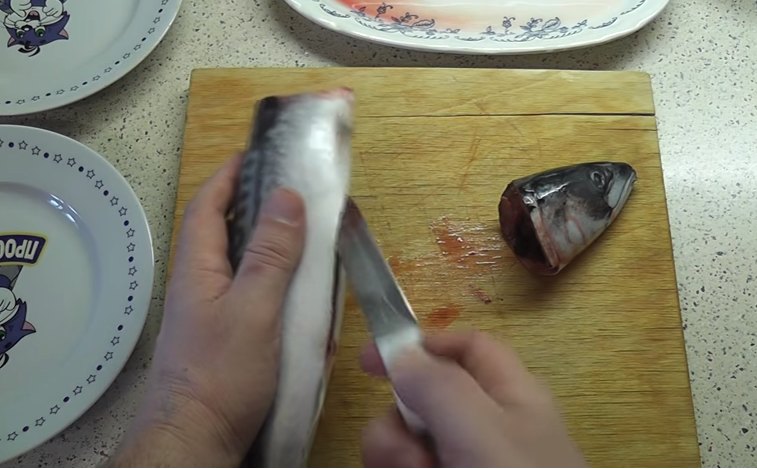 потрошим рыбу