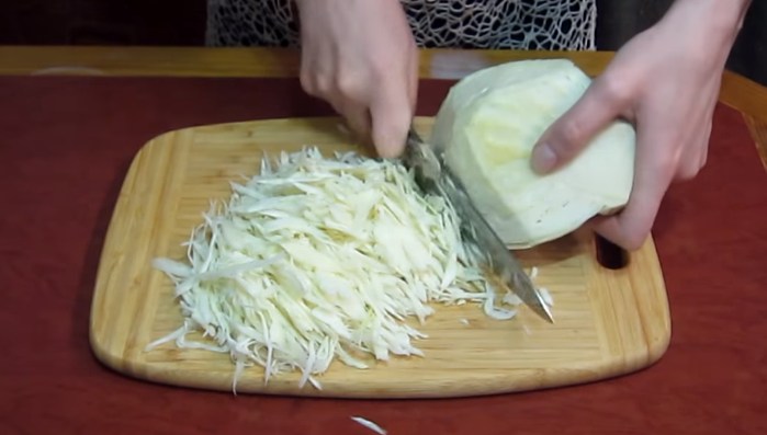 режем капусту