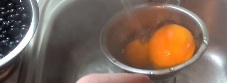 промываем лимон и апельсин