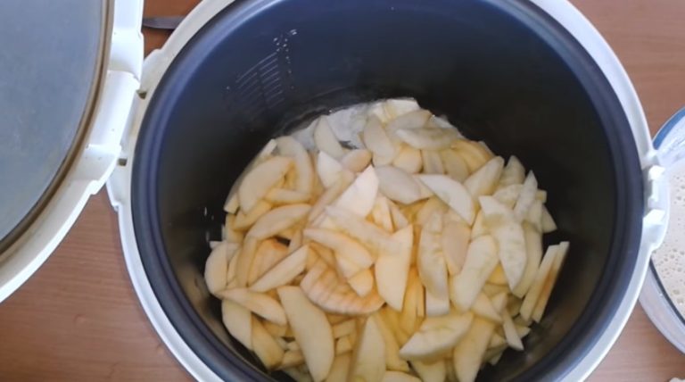 выкладываем яблоки