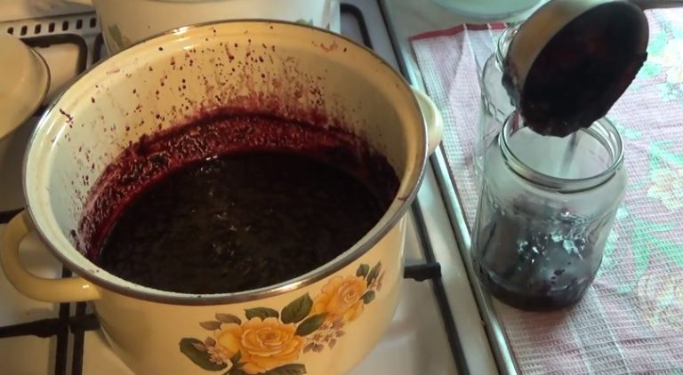 выкладываем варенье в банки