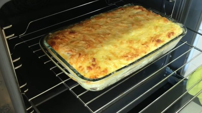 картофельная запеканка с фаршем и грибами