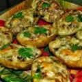 картофель с чесноком и зеленью в духовке